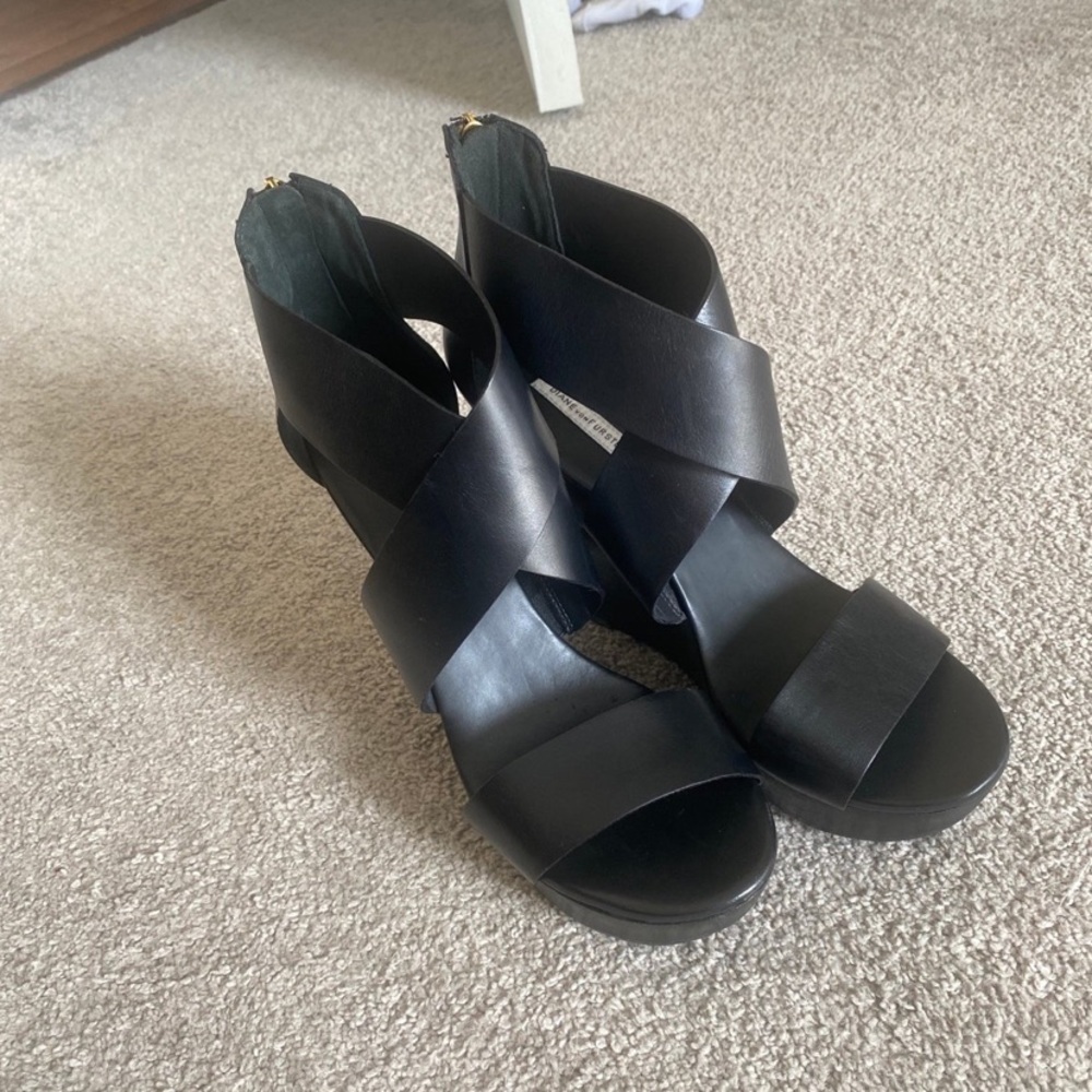 Diane von furstenberg women’s size 9 wedges